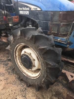 รถไถ New Holland TS90 พร้อมใช้งาน สภาพดี ยางใหม่4เส้น เจ้าของขายเอง