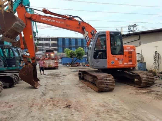 ขายจ้า..HITACHI ZX135US-E เก่านอกแท้  สภาพสวยมากๆๆ แทรคใหญ่ ใบ 70 เครื่องปั๊มแห้ง ใช้งานมาน้อย โทร 089-3818694จ๊อย