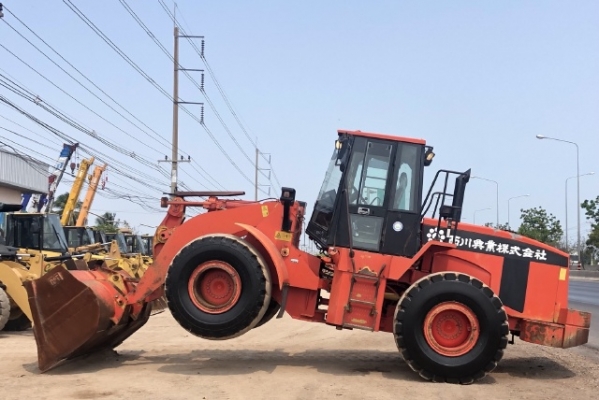 ขายรถตักล้อยาง CAT 962G นำเข้าเองจากญี่ปุ่น สภาพสวยพร้อมใช้ มีVDOการทำงานครับ