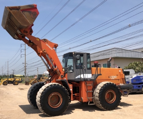 ขายรถตักล้อยาง HITACHI LX230-7 (TCM L40-3) ปี 2005 นำเข้าเองจากญี่ปุ่น สภาพสวยพร้อมใช้ มีVDOการทำงานครับ