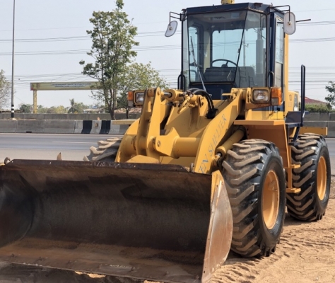 ขายรถตักล้อยาง KOMATSU WA100-1 นำเข้าเองจากญี่ปุ่น สภาพสวยพร้อมใช้ มีVDOการทำงานครับ ขายรถตักล้อยาง KOMATSU WA100-1 นำเข้าเองจากญี่ปุ่น สภาพสวยพร้อมใช้ มีVDOการทำงานครับ