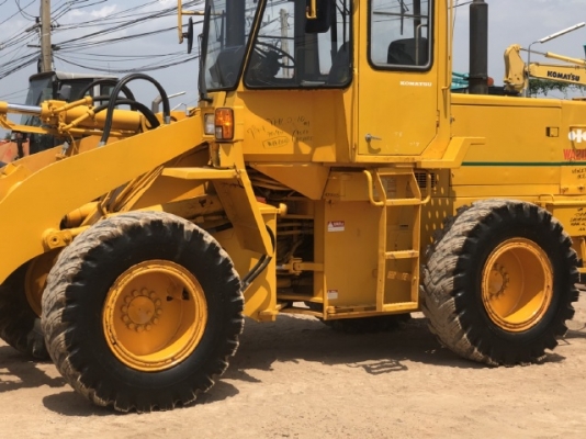 ขายรถตักล้อยาง KOMATSU WA200-1 นำเข้าเองจากญี่ปุ่น สภาพสวยพร้อมใช้ มีVDOการทำงานครับ
