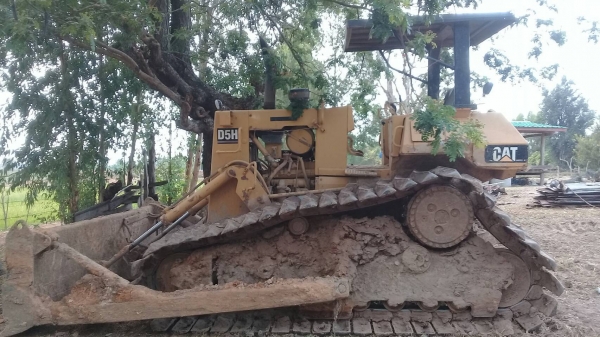 ขาย 850,000 รถแทร็กเตอร์ CAT D5H เครื่องดี เกียร์ดี รถสวยพร้อมใช้ เอกสารแจ้งจำหน่าย รถอยู่ ปทุมธานี 090-772-3710 090-772-3708