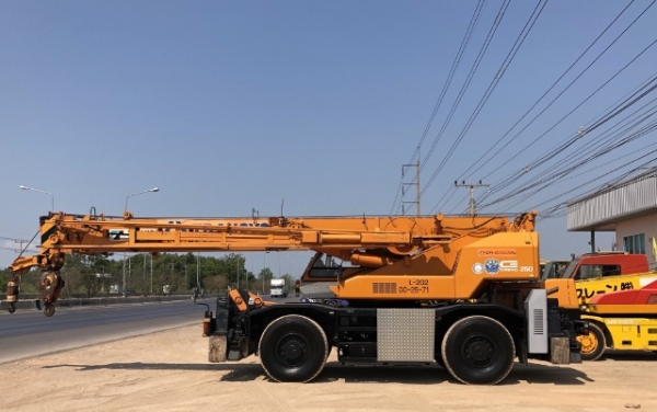 ขายรถเครน TADANO TR250M-6 (ขนาด 25 ตัน) ปี 2000 นำเข้าเองจากญี่ปุ่น สภาพสวยพร้อมใช้ มีVDOการทำงานครับ