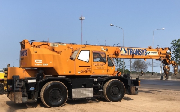 ขายรถเครน TADANO TR250M-6 (ขนาด 25 ตัน) ปี 2000 นำเข้าเองจากญี่ปุ่น สภาพสวยพร้อมใช้ มีVDOการทำงานครับ