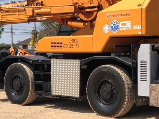 ขายรถเครน TADANO TR250M-6 (ขนาด 25 ตัน) ปี 2000 นำเข้าเองจากญี่ปุ่น สภาพสวยพร้อมใช้ มีVDOการทำงานครับ
