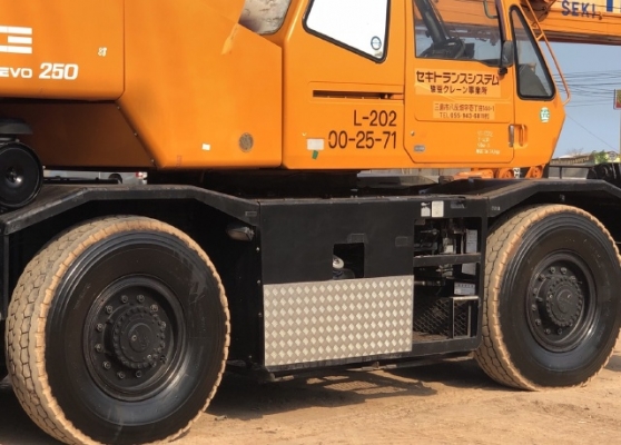 ขายรถเครน TADANO TR250M-6 (ขนาด 25 ตัน) ปี 2000 นำเข้าเองจากญี่ปุ่น สภาพสวยพร้อมใช้ มีVDOการทำงานครับ