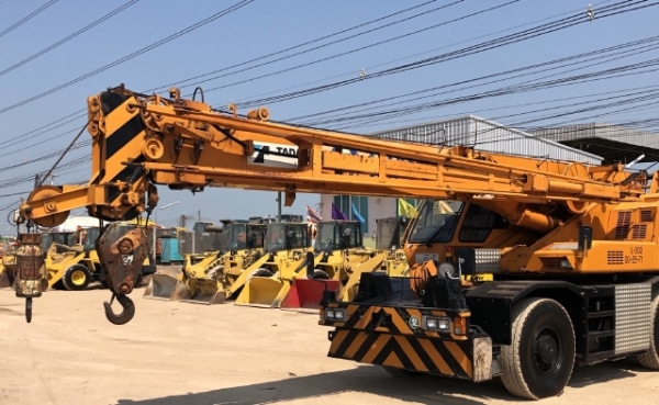 ขายรถเครน TADANO TR250M-6 (ขนาด 25 ตัน) ปี 2000 นำเข้าเองจากญี่ปุ่น สภาพสวยพร้อมใช้ มีVDOการทำงานครับ
