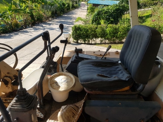 ขายด่วน komatsu pc 20-6 ขายด่วน komatsu pc 20-6