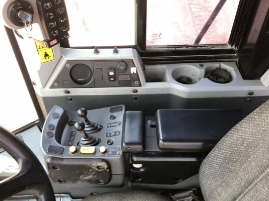 ขายรถตักล้อยาง CAT 950K ปี 2014 นำเข้าเองจากญี่ปุ่น สภาพสวยพร้อมใช้ มีVDOการทำงานครับ ขายรถตักล้อยาง CAT 950K ปี 2014 นำเข้าเองจากญี่ปุ่น สภาพสวยพร้อมใช้ มีVDOการทำงานครับ