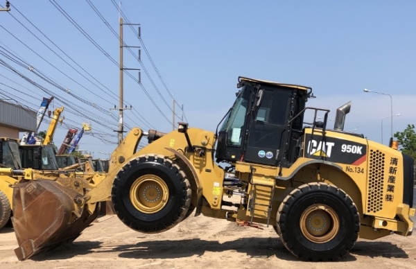 ขายรถตักล้อยาง CAT 950K ปี 2014 นำเข้าเองจากญี่ปุ่น สภาพสวยพร้อมใช้ มีVDOการทำงานครับ ขายรถตักล้อยาง CAT 950K ปี 2014 นำเข้าเองจากญี่ปุ่น สภาพสวยพร้อมใช้ มีVDOการทำงานครับ