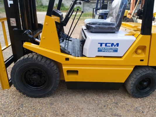 ขายรถยก TCM FD25 Z1 เครื่องดีเซล C240 เสาสูง 4 เมตร ยกได้ 2.5 ตัน เกียร์ธรรมดา ยางตันหน้า-หลัง รถนอกนำเข้า ติดต่อ 098-7962549