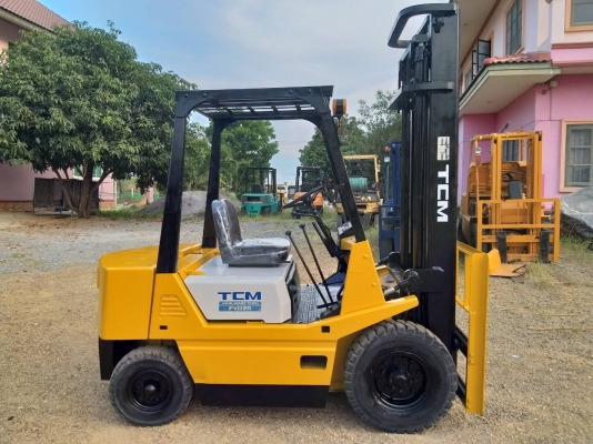 ขายรถยก TCM FD25 Z1 เครื่องดีเซล C240 เสาสูง 4 เมตร ยกได้ 2.5 ตัน เกียร์ธรรมดา ยางตันหน้า-หลัง รถนอกนำเข้า ติดต่อ 098-7962549