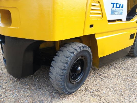 ขายรถยก TCM FD25 Z1 เครื่องดีเซล C240 เสาสูง 4 เมตร ยกได้ 2.5 ตัน เกียร์ธรรมดา ยางตันหน้า-หลัง รถนอกนำเข้า ติดต่อ 098-7962549