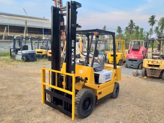 ขายรถยก TCM FD25 Z1 เครื่องดีเซล C240 เสาสูง 4 เมตร ยกได้ 2.5 ตัน เกียร์ธรรมดา ยางตันหน้า-หลัง รถนอกนำเข้า ติดต่อ 098-7962549