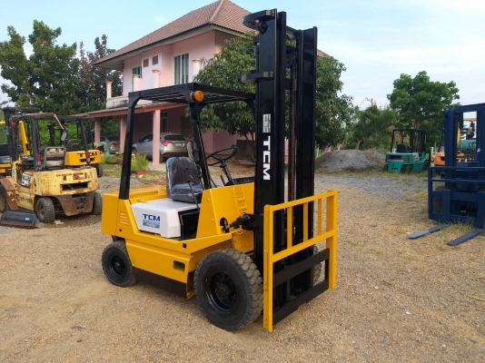 ขายรถยก TCM FD25 Z1 เครื่องดีเซล C240 เสาสูง 4 เมตร ยกได้ 2.5 ตัน เกียร์ธรรมดา ยางตันหน้า-หลัง รถนอกนำเข้า ติดต่อ 098-7962549