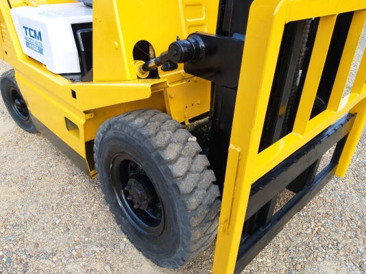 ขายรถยก TCM FD25 Z1 เครื่องดีเซล C240 เสาสูง 4 เมตร ยกได้ 2.5 ตัน เกียร์ธรรมดา ยางตันหน้า-หลัง รถนอกนำเข้า ติดต่อ 098-7962549
