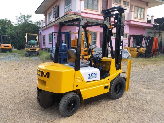 ขายรถยก TCM FD25 Z1 เครื่องดีเซล C240 เสาสูง 4 เมตร ยกได้ 2.5 ตัน เกียร์ธรรมดา ยางตันหน้า-หลัง รถนอกนำเข้า ติดต่อ 098-7962549