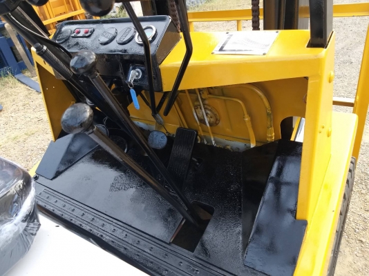 ขายรถยก TCM FD25 Z1 เครื่องดีเซล C240 เสาสูง 4 เมตร ยกได้ 2.5 ตัน เกียร์ธรรมดา ยางตันหน้า-หลัง รถนอกนำเข้า ติดต่อ 098-7962549