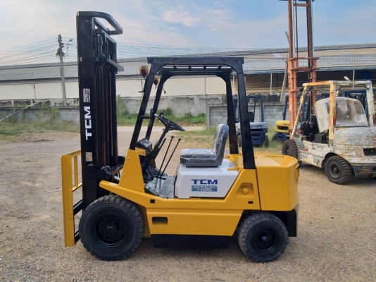 ขายรถยก TCM FD25 Z1 เครื่องดีเซล C240 เสาสูง 4 เมตร ยกได้ 2.5 ตัน เกียร์ธรรมดา ยางตันหน้า-หลัง รถนอกนำเข้า ติดต่อ 098-7962549