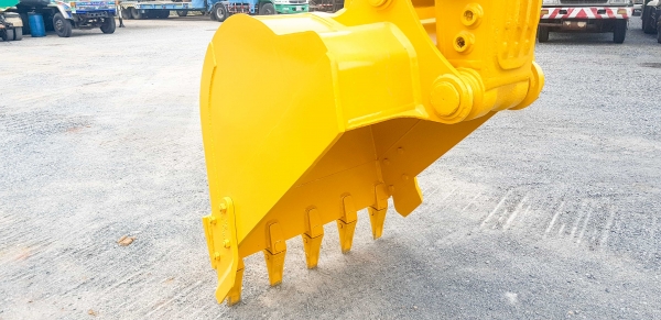 ขายรถแบคโฮ KOMATSU PC200-8M0 ไมล์ 8 พันชั่วโมงสภาพนางฟ้า