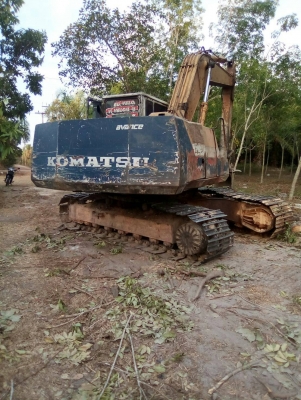 ขายรถแบคโฮ KOMATSU PC200-5 เอกสารอินวอย ระบบไฟเต็ม คอลโทรลสั้น ราคา 450000