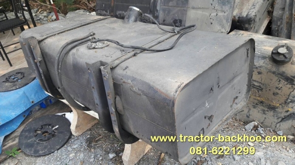 ขาย ถังน้ำมัน รถบรรทุก อันนี้ สวยๆเลยครับ มาพร้อมขา ขนาด 53x120x32 cm ประมาณ 200 ลิตร