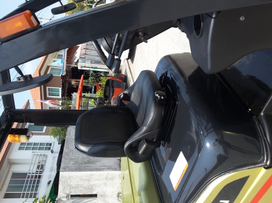 นิสสัน 2.5 ตันเสายกสูง 4 เมตรเกียร์ออโต้สนใจ 0813535948