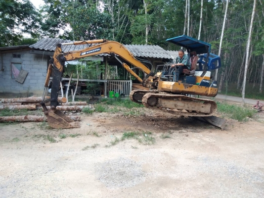 มี VDO ให้ชม.KOMATSU PC40-6 มีหัวคีปปุ้งกี๋ราคา 250,000