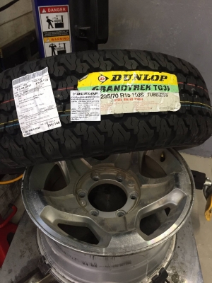 ขายยางใหม่ DUNLOP GRANDTREK TG30 235-70-15 ปลายปี18 - ราคาชุดละ 7,900 บาท