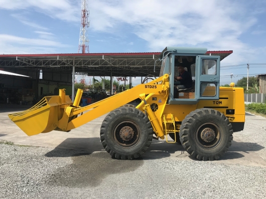 ขายรถตักTCMรุ่นSTD25นำเข้าญี่ปุ่นไม่เคยใช้งานในไทยเครื่อง4สูบ สภาพดีพร้อมใช้งาน 081-8302909 จิรโรจน์ Line ID : Jiraroj2909