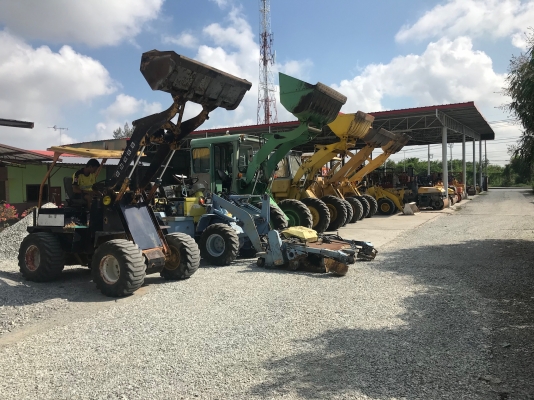 ขายรถตักKOMATSUรุ่นJH30Bรถนอกนำเข้าไม่เคยใช้งานในไทย สภาพดี เครื่องดีเซล4สูบบาท081-8302909  จิรโรจน์ Line : jiraroj2909