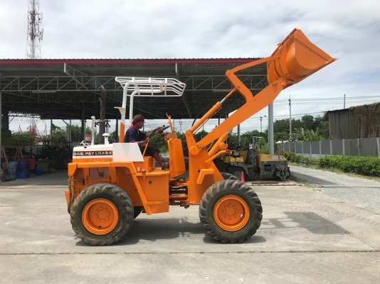 ขายรถตักKOMATSUรุ่น505นำเข้าญี่ปุ่นไม่เคยใช้งานในไทย เอวอ่อน  เครื่องดีเซล4สูบ สภาพดีพร้อมใช้งานมีหลายคัน 081-8302909 จิรโรจน์ Line  : Jiraroj2909