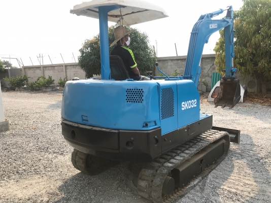 ขายถูกรถแบคโฮKOBELCOรุ่นSK032นำเข้าญี่ปุ่นไม่เคยใช้งานในไทยเอกสารพร้อม แทร็กยางเครื่อง3สูบสภาพพร้อมใช้งาน 081-8302909 จิรโรจน์ Line :jiraroj2909