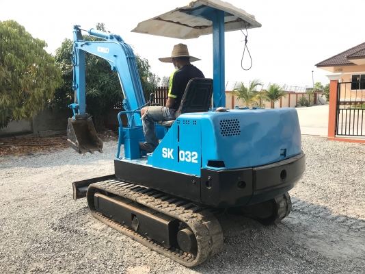 ขายถูกรถแบคโฮKOBELCOรุ่นSK032นำเข้าญี่ปุ่นไม่เคยใช้งานในไทยเอกสารพร้อม แทร็กยางเครื่อง3สูบสภาพพร้อมใช้งาน 081-8302909 จิรโรจน์ Line :jiraroj2909