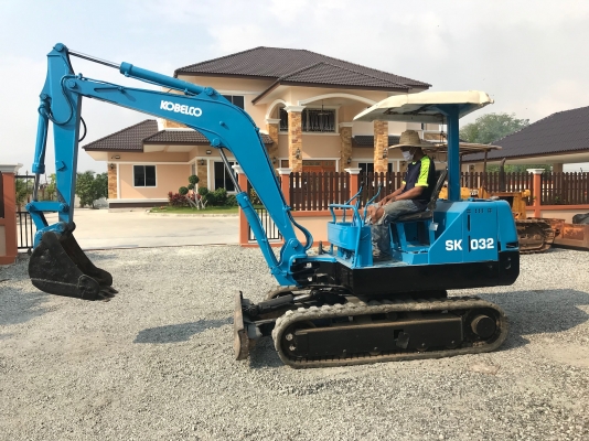 ขายถูกรถแบคโฮKOBELCOรุ่นSK032นำเข้าญี่ปุ่นไม่เคยใช้งานในไทยเอกสารพร้อม แทร็กยางเครื่อง3สูบสภาพพร้อมใช้งาน 081-8302909 จิรโรจน์ Line :jiraroj2909