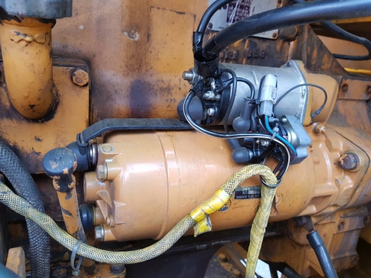 รถตักKOMATSU 510 PLAYLOADER ขนาดบุ้งกี๋ 1.2คิว. เครื่องยนต์ 4D105 รุ่นกรองเดี๋ยว ขนาดกระทะล้อ 24นิ้ว ยาง 16.9*24 นิ้ว ระบบเครื่องยนต์และเกียร์ทอลค์ สมบูรณ์แบบ สินค้ามีคุณภาพ เก่านอกไม่เคยใช้งานในไทย ราคา 760,000 บาท สนใจ ติดต่อ 081-8416818 , 083-4355829,0