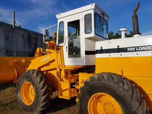 รถตักKOMATSU 510 PLAYLOADER ขนาดบุ้งกี๋ 1.2คิว. เครื่องยนต์ 4D105 รุ่นกรองเดี๋ยว ขนาดกระทะล้อ 24นิ้ว ยาง 16.9*24 นิ้ว ระบบเครื่องยนต์และเกียร์ทอลค์ สมบูรณ์แบบ สินค้ามีคุณภาพ เก่านอกไม่เคยใช้งานในไทย ราคา 760,000 บาท สนใจ ติดต่อ 081-8416818 , 083-4355829,0