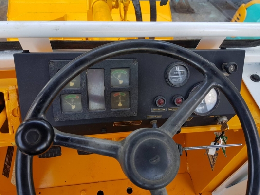 รถตักKOMATSU 510 PLAYLOADER ขนาดบุ้งกี๋ 1.2คิว. เครื่องยนต์ 4D105 รุ่นกรองเดี๋ยว ขนาดกระทะล้อ 24นิ้ว ยาง 16.9*24 นิ้ว ระบบเครื่องยนต์และเกียร์ทอลค์ สมบูรณ์แบบ สินค้ามีคุณภาพ เก่านอกไม่เคยใช้งานในไทย ราคา 760,000 บาท สนใจ ติดต่อ 081-8416818 , 083-4355829,0