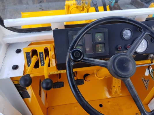 รถตักKOMATSU 510 PLAYLOADER ขนาดบุ้งกี๋ 1.2คิว. เครื่องยนต์ 4D105 รุ่นกรองเดี๋ยว ขนาดกระทะล้อ 24นิ้ว ยาง 16.9*24 นิ้ว ระบบเครื่องยนต์และเกียร์ทอลค์ สมบูรณ์แบบ สินค้ามีคุณภาพ เก่านอกไม่เคยใช้งานในไทย ราคา 760,000 บาท สนใจ ติดต่อ 081-8416818 , 083-4355829,0