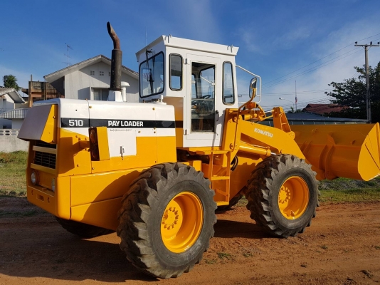 รถตักKOMATSU 510 PLAYLOADER ขนาดบุ้งกี๋ 1.2คิว. เครื่องยนต์ 4D105 รุ่นกรองเดี๋ยว ขนาดกระทะล้อ 24นิ้ว ยาง 16.9*24 นิ้ว ระบบเครื่องยนต์และเกียร์ทอลค์ สมบูรณ์แบบ สินค้ามีคุณภาพ เก่านอกไม่เคยใช้งานในไทย ราคา 760,000 บาท สนใจ ติดต่อ 081-8416818 , 083-4355829,0