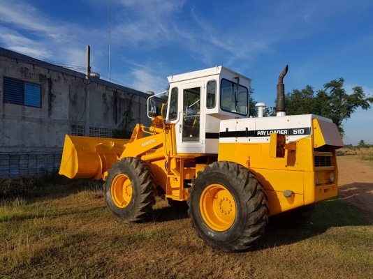 รถตักKOMATSU 510 PLAYLOADER ขนาดบุ้งกี๋ 1.2คิว. เครื่องยนต์ 4D105 รุ่นกรองเดี๋ยว ขนาดกระทะล้อ 24นิ้ว ยาง 16.9*24 นิ้ว ระบบเครื่องยนต์และเกียร์ทอลค์ สมบูรณ์แบบ สินค้ามีคุณภาพ เก่านอกไม่เคยใช้งานในไทย ราคา 760,000 บาท สนใจ ติดต่อ 081-8416818 , 083-4355829,0