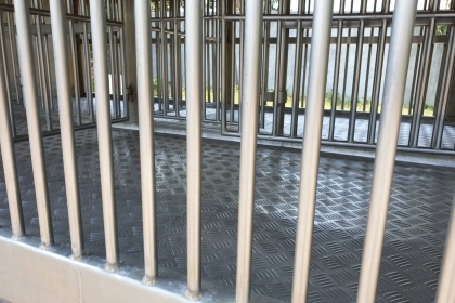 กรงหมู 2 ชั้น ยาว 5.1 ม. กว้าง 2.3 ม. สูง 2.2 ม. คัสซี 85 ซม. โทร 081-4252943