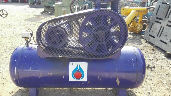 เครื่องปั้มลมอเมริกา SAYLOR BEALL USA ขนาด 5 HP ถังจุ 300 L 380V ตรวจเชคสภาพความฟิตวิ่งนิ่มลมเร็วพร้