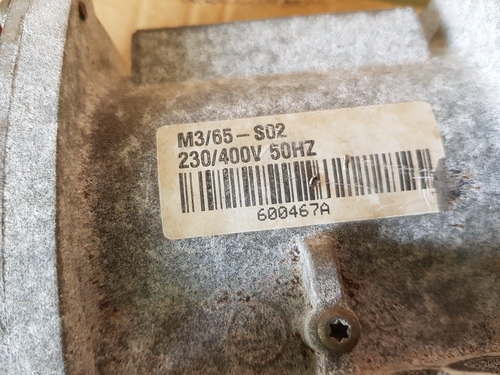 ขายมอเตอร์เขย่า-สั่น ยี่ห้อ Italvibras 0.12 KW มือสองครับ ใช้งานได้ดี ใช้ไฟ 3 เฟส