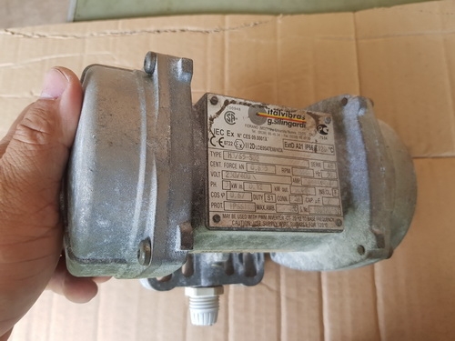 ขายมอเตอร์เขย่า-สั่น ยี่ห้อ Italvibras 0.12 KW มือสองครับ ใช้งานได้ดี ใช้ไฟ 3 เฟส