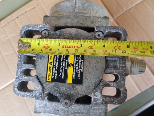 ขายมอเตอร์เขย่า-สั่น ยี่ห้อ Italvibras 0.12 KW มือสองครับ ใช้งานได้ดี ใช้ไฟ 3 เฟส