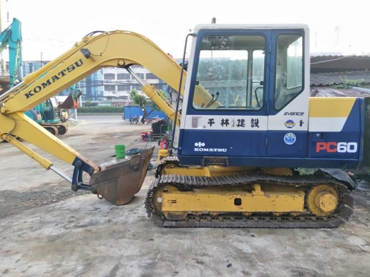 ขายจ้า..KOMATSU PC60-6 เก่านอกแท้  สภาพสวย เดิมๆๆ เครื่องปั๊มดี พร้อมใช้ โทร 089-3818694 จ๊อย