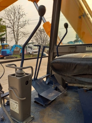 ขายรถขุดKOMATSU PC60-5 **พร้อมหัวกระแทกNPK** เครื่องยนต์โคมัสสุ 4D95 จำนวน 4 สูบ คอนโทรลลูกหมาก ปั๊ม