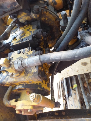 ขายรถขุดKOMATSU PC60-5 **พร้อมหัวกระแทกNPK** เครื่องยนต์โคมัสสุ 4D95 จำนวน 4 สูบ คอนโทรลลูกหมาก ปั๊ม